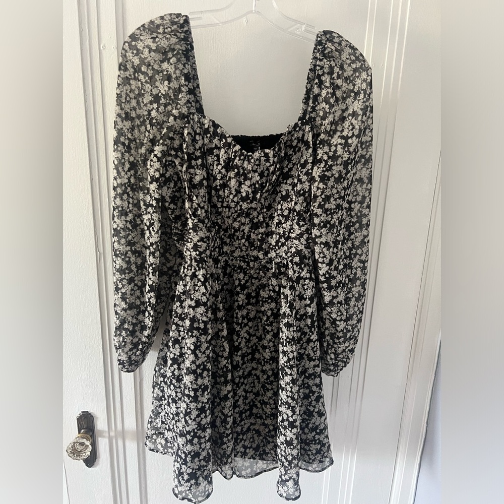 Express Floral Sweetheart Neckline Long Sleeve Mini Babydoll Dress